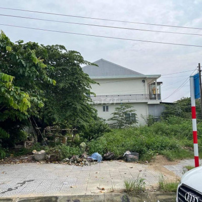 Cho thuê đất hai mặt tiền