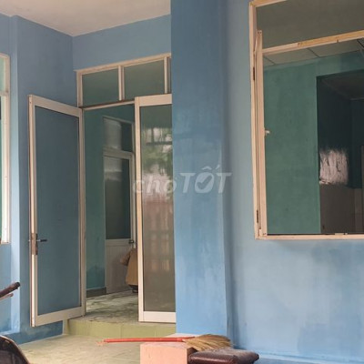 Nhà cấp 4, rộng rãi, thoáng mát, dân cư đông đúc , thân thiện