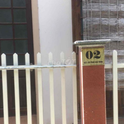 cho thuê nhà số 2 kiệt 136 Phan Chu Trinh,3 tầng,3PN,3 NVS.