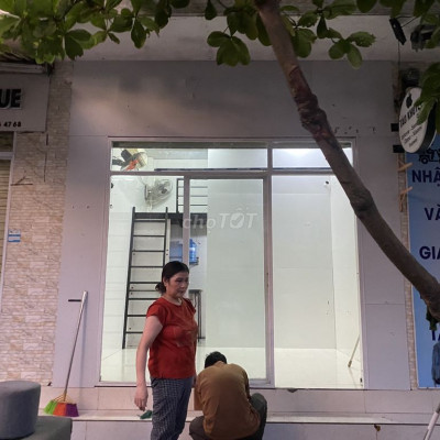 Cần sang mặt bằng đường Nguyễn tuân