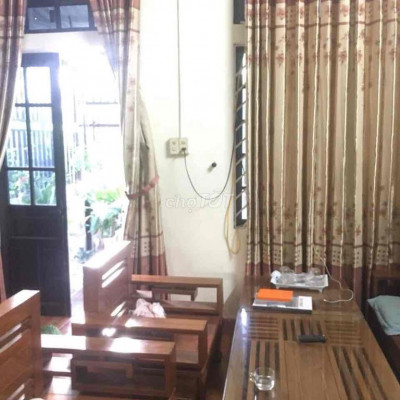 Nhà 100m2 2 phòng ngủ 1 bếp , 1 khách ,1 wc, sân để xe 🚗 roingj rãi ch