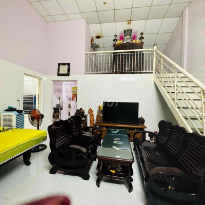 NHÀ KIỆT OTO KQH BÀU VÁ FULL NỘI THẤT