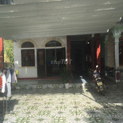 Nhà thuê mặt tiền, sân rộng, gần trường học, gần chợ, đầy đủ tiện nghi