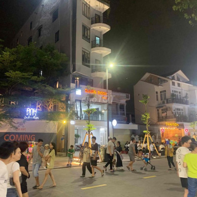 căn hộ và mặt bằng văn phòng