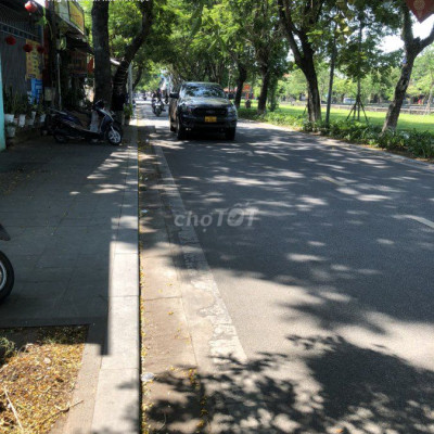 Mặt tiền 161 Lê Huân ngang 8m, dài 30m