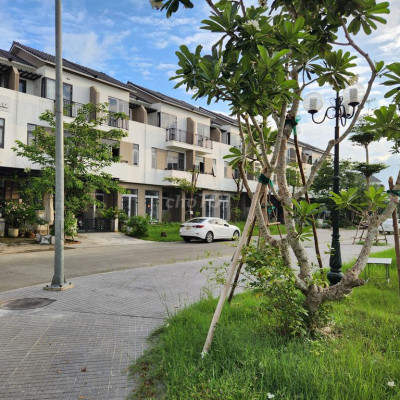 Cho thuê nhà 3 tầng nguyên căn Khu C Royal Park