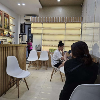 Cho thuê hoặc sang lại mặt bằng trống ngang 8m ngay cổng trường đạihọc