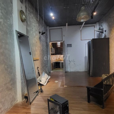 Nhà kiệt Trần Thúc Nhẫn kinh doanh, văn phòng, ở