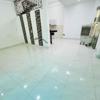 CHO THUÊ nhà xóm 4 Ngọc Anh, 3 phòng ngủ khép kín