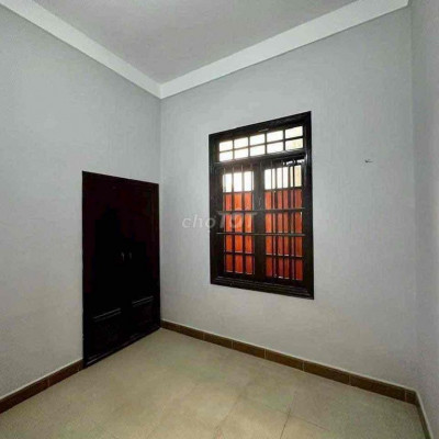 NHÀ KIỆT  PHÚ THƯỢNG GẦN SIÊU THỊ GIA LẠC