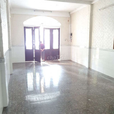 Cho Thuê Nhà Nguyên Căn mặt tiền 2 tầng, gần chợ, trường học