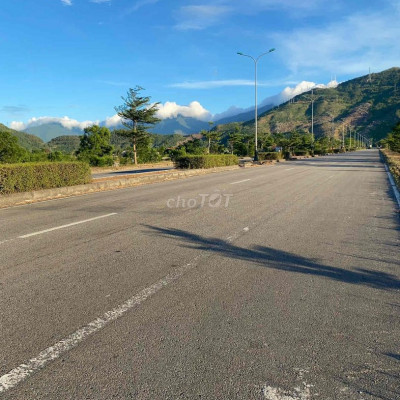 2000m2 CẦN CHO THUÊ cảng chân mây lăng cô