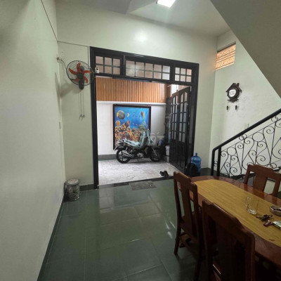 Nhà hẻm xe máy ngay đập đá, tt thành phố