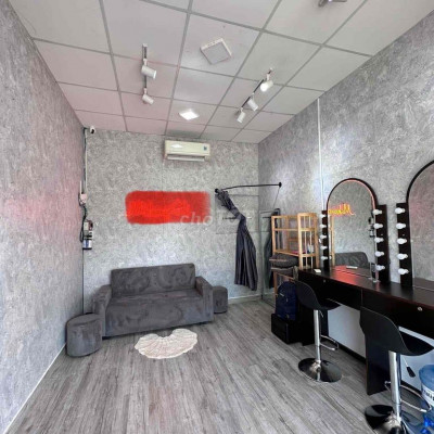 Cần Sang Mặt Bằng Makeup