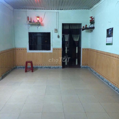 Nhà Ngay chân cầu vượt gần các trường đại học lân cận