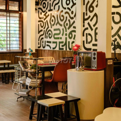 Sang nhượng mặt bằng phố Tây