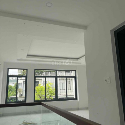 CHO THUÊ Shophouse 4 tầng Eco Garden gần cổng chính