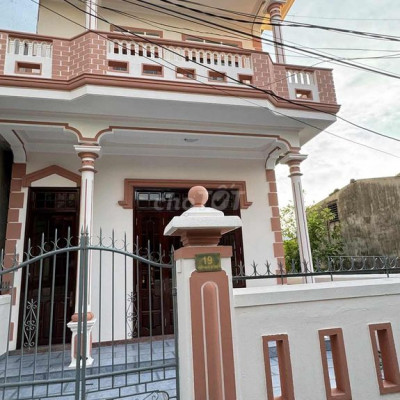 Cho thuê dài hạn nhà 2 tầng vừa được chỉnh trang giá mềm