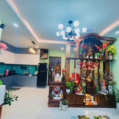 Cần cho thuêChung cư nằm khu vực sầm uất, hướng gió mát, bể bơi vô cực