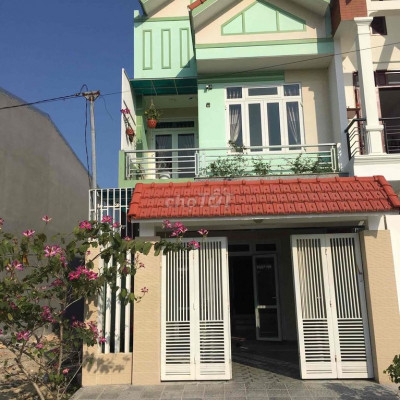 Cho thuê nhà 2 tầng gần mặt đường Nguyễn Hoàng