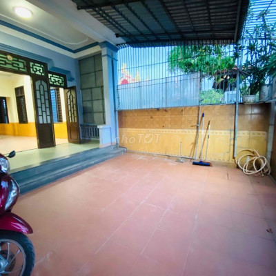 nhà 2 tầng 3 phòng ngủ ngay phố đi bộ ven sông Hương